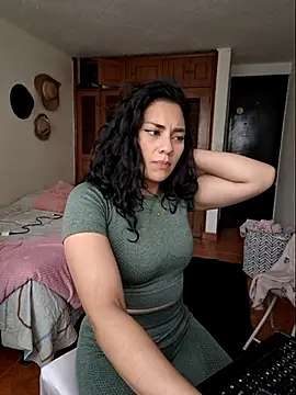 Thaliacooper  online show from March 8, 2025, 9:29 pm