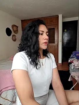 Thaliacooper  online show from March 11, 2025, 5:46 pm