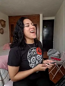 Thaliacooper  online show from March 19, 2025, 5:28 pm