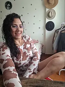 Thaliacooper  online show from December 16, 2025, 5:40 pm