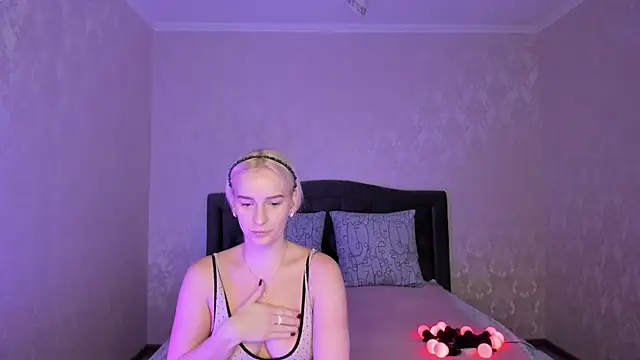 Amanda054 online show from February 5, 2025, 9:07 pm