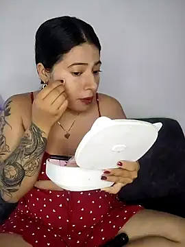 Snapshot of caro_sweett chatting on December 5, 2024, 12:22 pm caro sweett online show from December 5, 2024, 12:22 pm