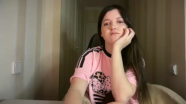 Lina Most online show from December 17, 2025, 9:43 pm