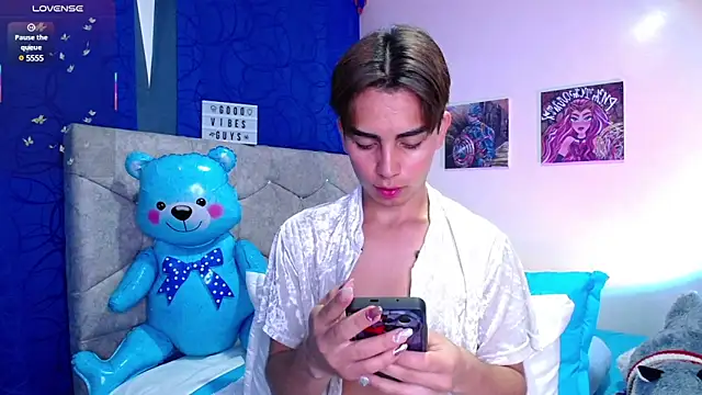 OwenBluee online show from March 15, 2025, 1:29 pm