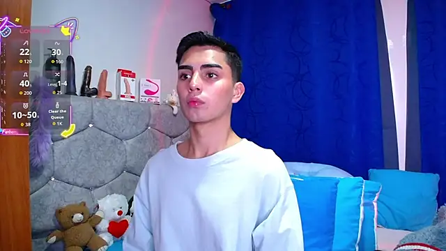 OwenBluee online show from September 17, 2025, 3:03 pm