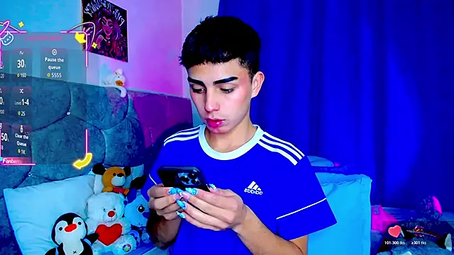 OwenBluee online show from October 23, 2025, 5:40 am