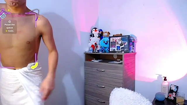 OwenBluee online show from November 15, 2025, 5:49 am