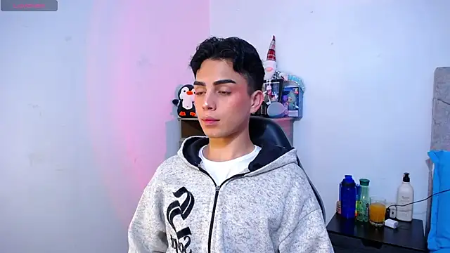 OwenBluee online show from December 16, 2025, 11:10 pm