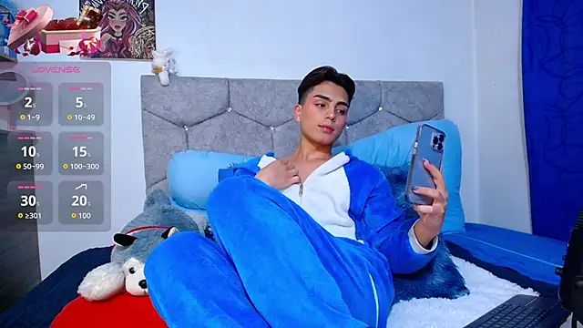 OwenBluee online show from February 19, 2026, 6:31 am