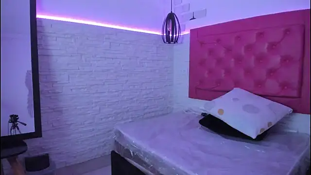 Snapshot of mia_six66 chatting on February 8, 2025, 11:12 am mia six66 online show from February 8, 2025, 11:12 am