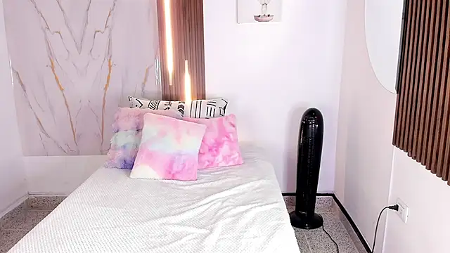 mia six66 online show from December 18, 2025, 12:11 pm