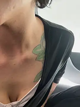 myloveforyouu online show from March 22, 2025, 10:37 pm