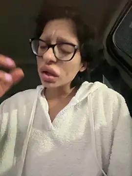 myloveforyouu online show from October 6, 2025, 4:32 am