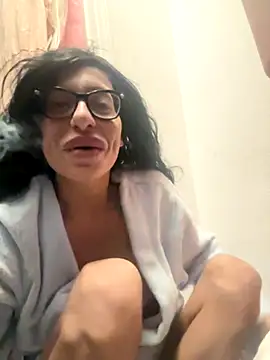 myloveforyouu online show from November 28, 2025, 1:58 pm