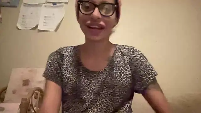 myloveforyouu online show from April 11, 2026, 3:44 am