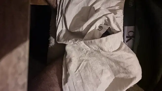 Snapshot of KoyuHanara chatting on October 8, 2025, 11:35 pm KoyuHanara online show from October 8, 2025, 11:35 pm