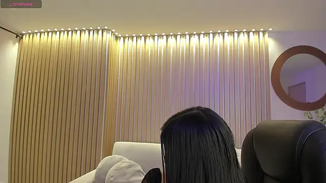 ValeriaRiveraX online show from March 9, 2025, 5:17 pm