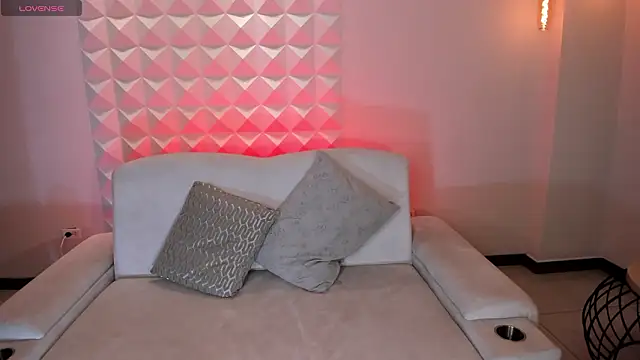 MariaHerrera  online show from March 5, 2026, 8:27 pm