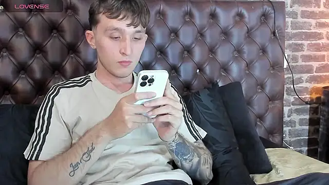 Dylanwhite23  online show from January 17, 2026, 3:44 am