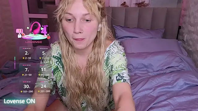 GoodGirl0024 online show from February 25, 2025, 8:19 pm