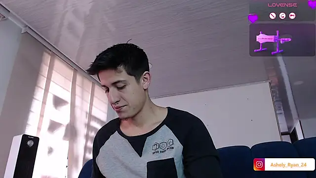 ashely ryan24 online show from November 9, 2025, 8:29 pm