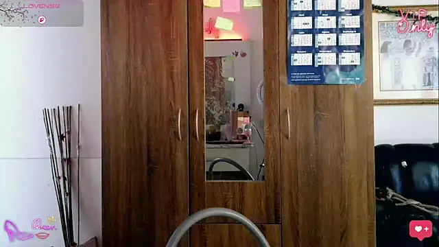 LauGrayJ online show from February 2, 2026, 5:33 pm