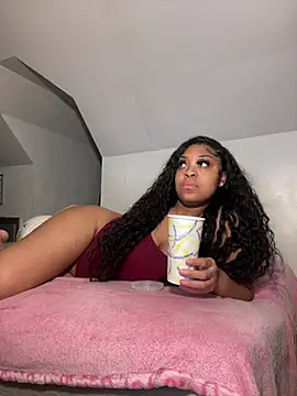 AUNYXXX online show from January 30, 2025, 2:49 am