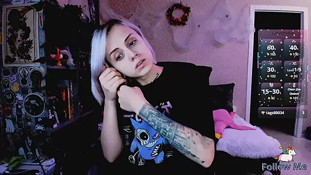 NaniMoore online show from November 8, 2025, 9:02 pm