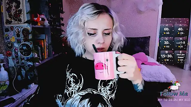 NaniMoore online show from November 30, 2025, 8:35 pm