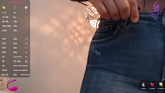 Thayssa ross online show from November 30, 2025, 2:43 pm