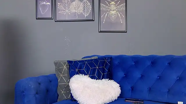 AnneHove online show from April 15, 2026, 4:19 am