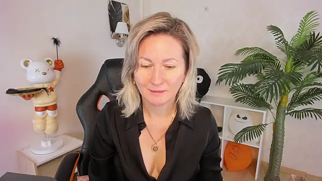 AriFleow online show from November 30, 2025, 4:38 am