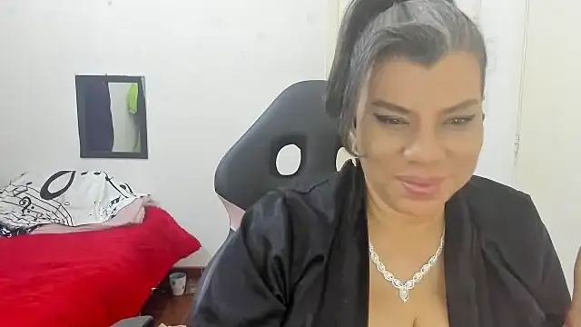 Snapshot of vikyadams chatting on October 8, 2025, 3:09 pm vikyadams online show from October 8, 2025, 3:09 pm