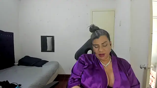 Snapshot of vikyadams chatting on October 14, 2025, 3:13 pm vikyadams online show from October 14, 2025, 3:13 pm