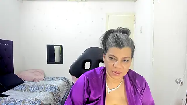 Snapshot of vikyadams chatting on October 22, 2025, 10:09 pm vikyadams online show from October 22, 2025, 10:09 pm