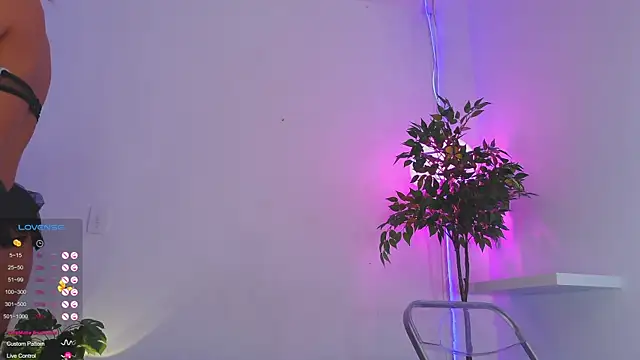 catalina  lovers online show from November 19, 2025, 5:46 pm