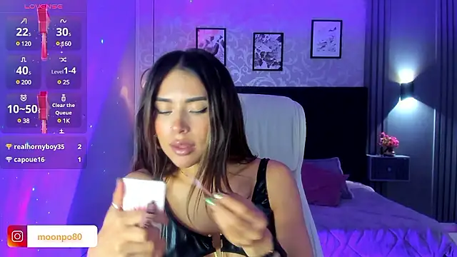 Snapshot of Luna__Ponce chatting on December 3, 2024, 6:49 pm Luna Ponce online show from December 3, 2024, 6:49 pm