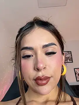 Snapshot of Luna__Ponce chatting on September 24, 2025, 3:37 pm Luna Ponce online show from September 24, 2025, 3:37 pm