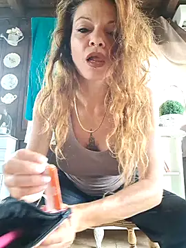 Snapshot of vampvanna23 chatting on September 9, 2025, 1:10 pm vampvanna23 online show from September 9, 2025, 1:10 pm