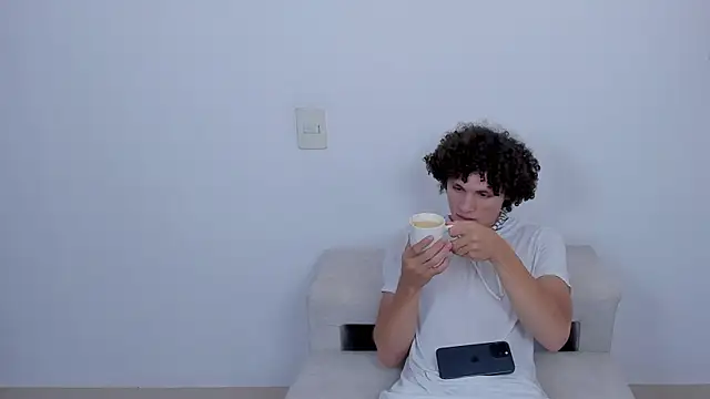 laurent nova online show from March 10, 2025, 6:01 pm