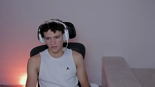 laurent nova online show from September 8, 2025, 6:18 pm