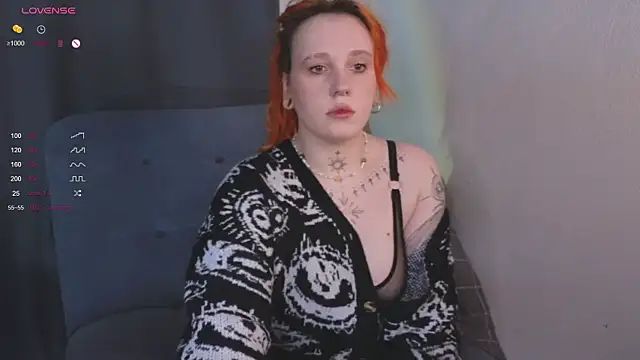 Snapshot of The_Full_Red_Moon chatting on September 21, 2025, 12:18 pm The Full Red Moon online show from September 21, 2025, 12:18 pm