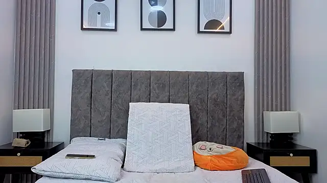 Luciana Ortiz1 online show from February 4, 2026, 12:44 pm