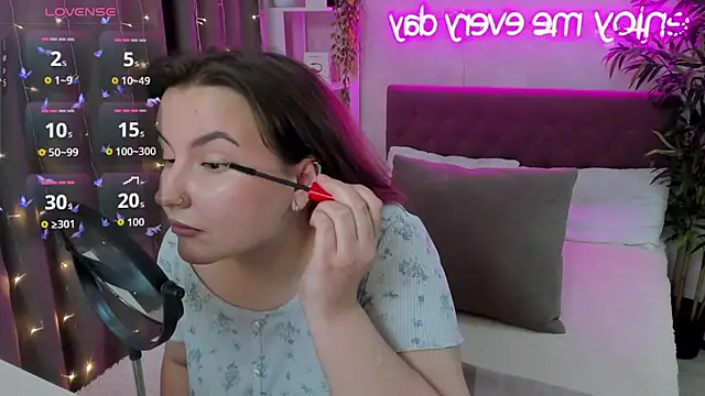 FeralPeach online show from September 11, 2025, 4:34 am