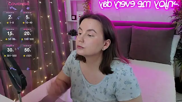 FeralPeach online show from November 21, 2025, 5:06 am