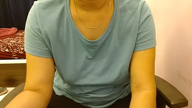 Snapshot of priya__81 chatting on January 8, 2025, 6:31 pm priya 81 online show from January 8, 2025, 6:31 pm