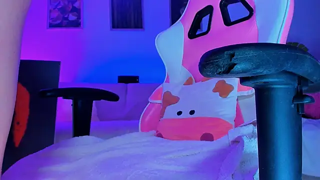 Alyssa Smitt online show from March 17, 2025, 3:25 am