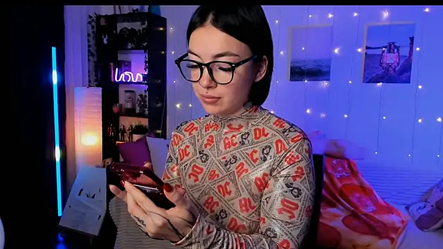 Magic Allie online show from December 15, 2025, 6:39 am