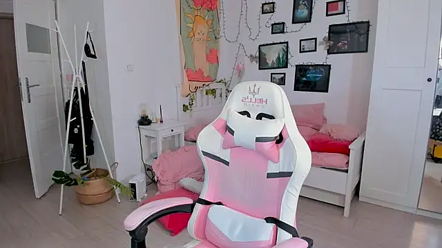 Mia Madden online show from January 11, 2025, 5:20 am