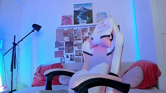 Mia Madden online show from September 18, 2025, 3:41 am